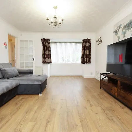 דירה Charming Bradley Stoke 4br With Private Garden בריסטול
