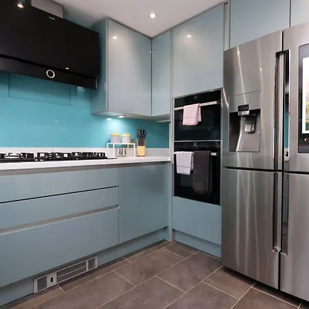 Charming Bradley Stoke 4br With Private Garden דירה