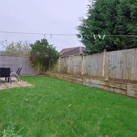 Charming Bradley Stoke 4br With Private Garden 公寓 布里斯托