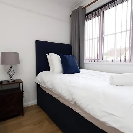 公寓 Charming Bradley Stoke 4br With Private Garden 布里斯托