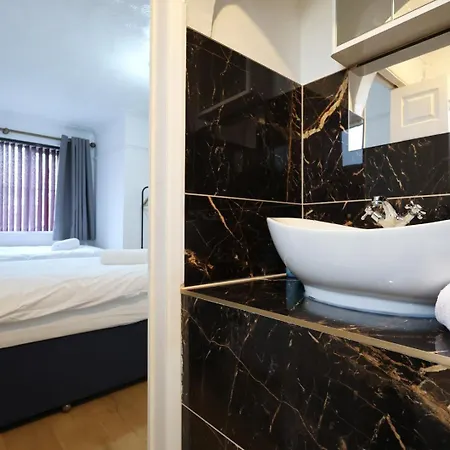 Charming Bradley Stoke 4br With Private Garden