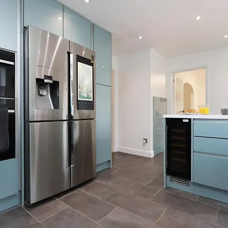 Charming Bradley Stoke 4br With Private Garden 公寓 布里斯托