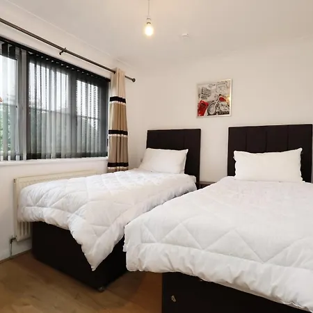 דירה Charming Bradley Stoke 4br With Private Garden בריסטול
