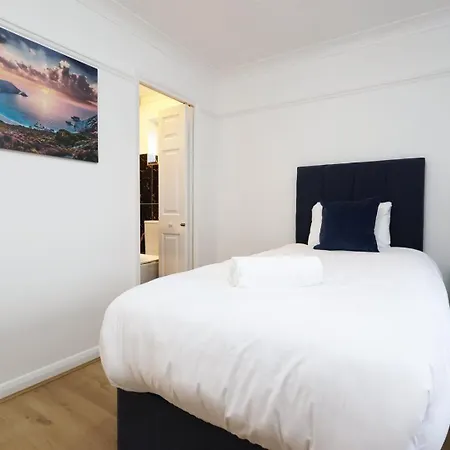 Charming Bradley Stoke 4br With Private Garden * 布里斯托