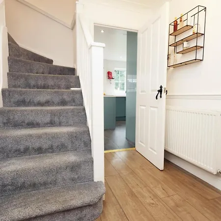 Charming Bradley Stoke 4br With Private Garden