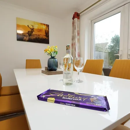 公寓 Charming Bradley Stoke 4br With Private Garden