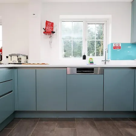 公寓 Charming Bradley Stoke 4br With Private Garden 布里斯托